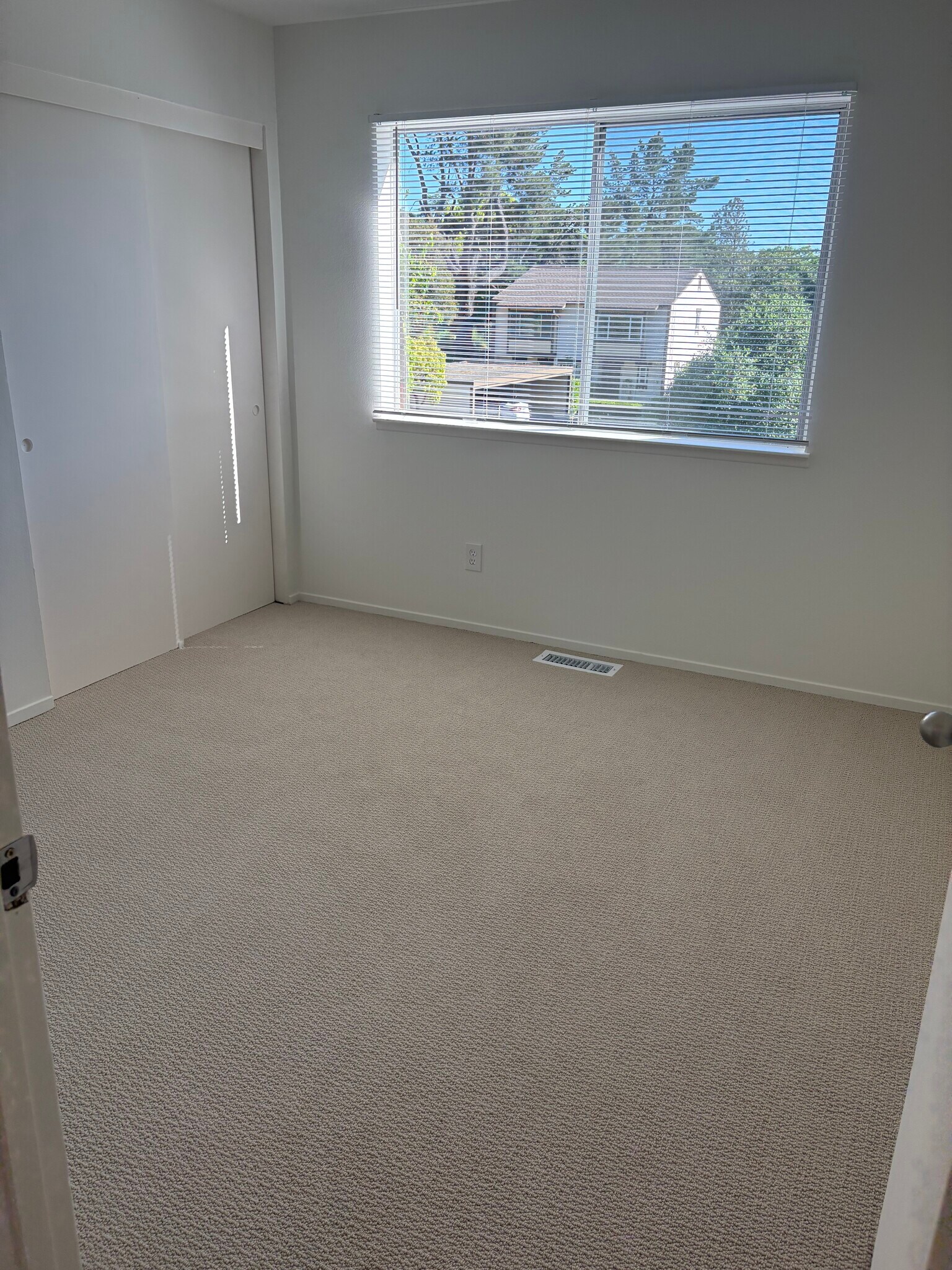 Building Photo - 230 San Andreas Dr