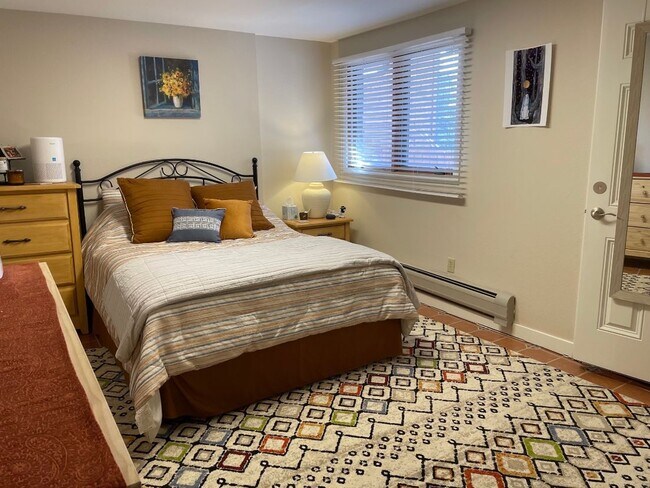 Building Photo - 686 Partridge Cir