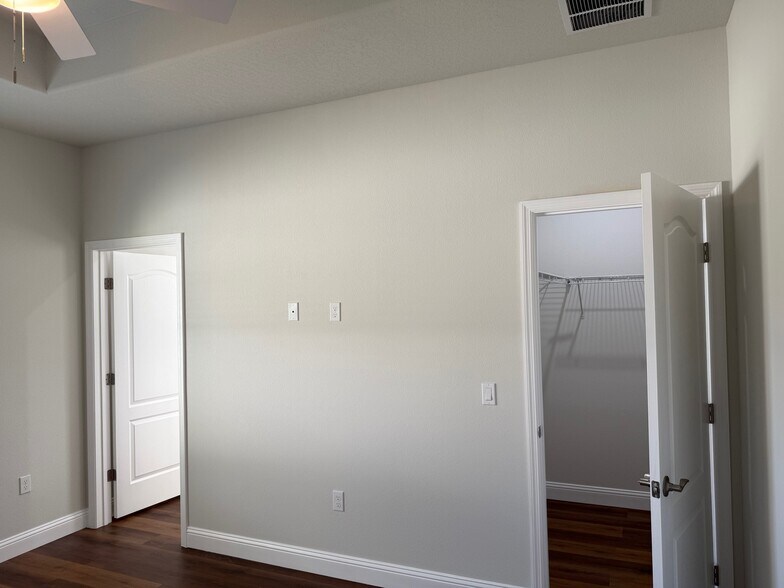 Building Photo - 9 Ullemay Ct