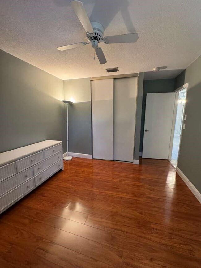 Building Photo - 3167 Cocoplum Cir