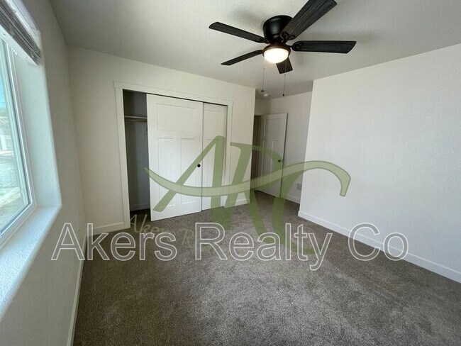 Building Photo - 968 S Coral Pl