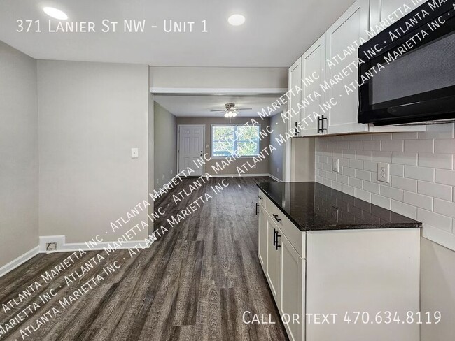 Building Photo - Beautifully Updated 2/1 on Main Level - Ho...