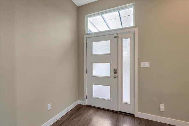 Building Photo - Modern Elegance & Effortless Style l 4BR Santa Clara Home