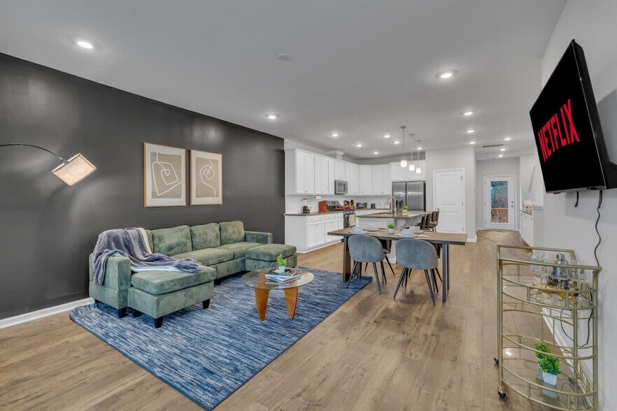 Building Photo - 2800 Saltaire Ave