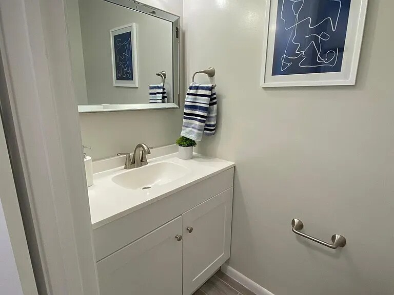 07MainFLBath - 2213 Christy Pl