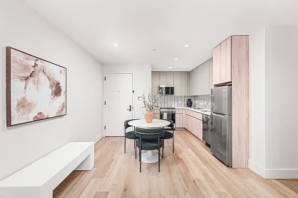 Building Photo - 91 Bruckner Blvd