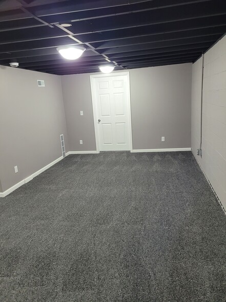 Building Photo - 1103 N Elmwood Ave