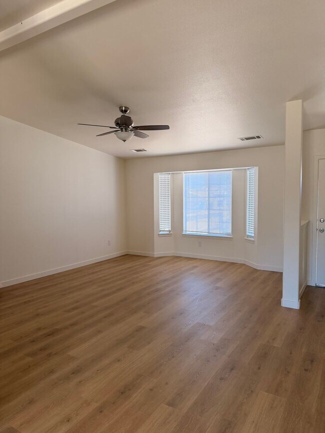 Building Photo - Updated 3-bedroom, 2-bath home in Redding