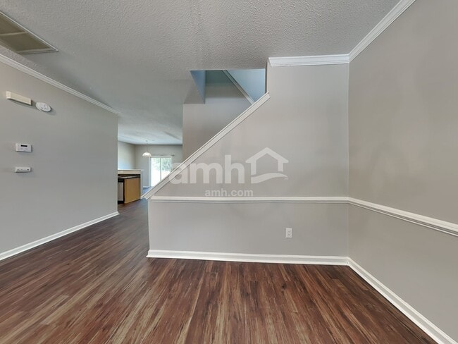 Building Photo - 121 Golden Crest Ct