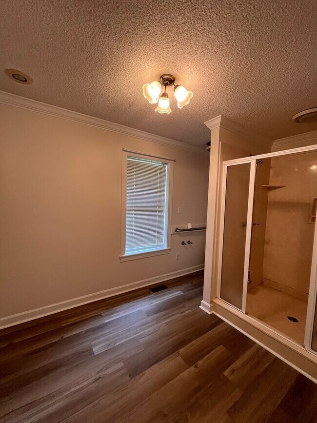 Building Photo - North Lowndes County Home