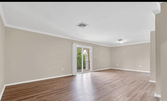 Building Photo - 1900 W Manor Ct