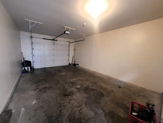 Building Photo - Bayview Townhouse Condo in Blaine with Gar...