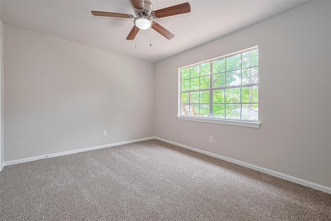 Building Photo - 10815 Creektree Dr