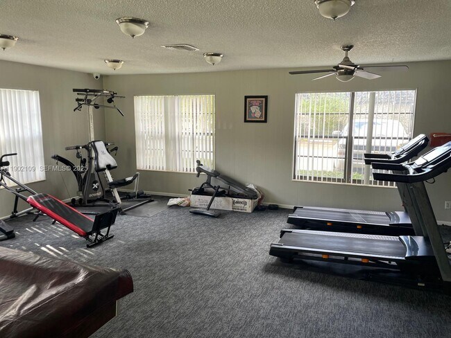 Building Photo - 3125 Oakland Shores Dr