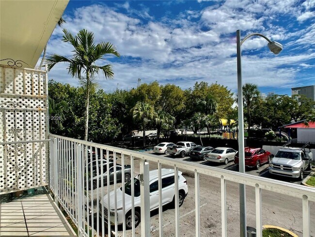 Building Photo - 626 Meridian Ave