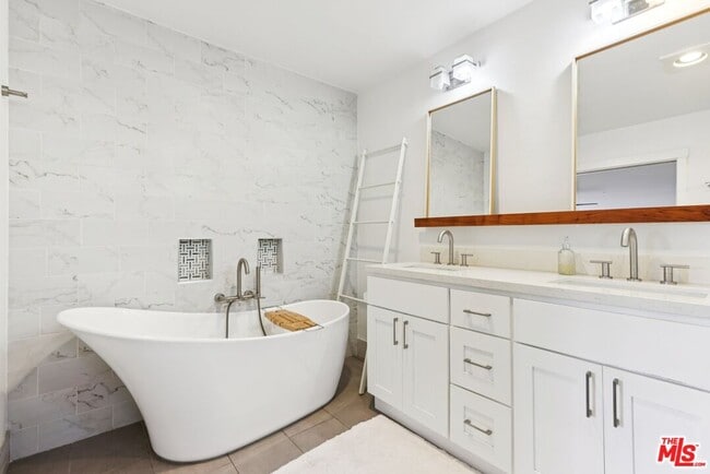 Building Photo - 665 Washington Blvd