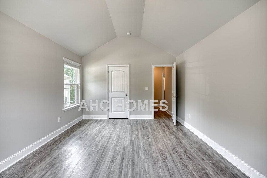 Building Photo - 2297 Shady Dr