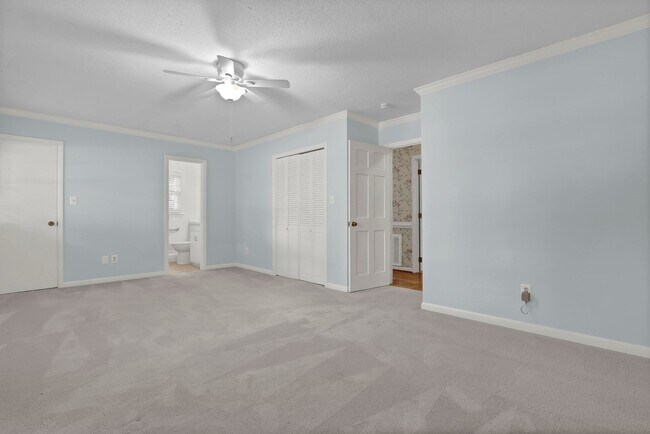 Building Photo - 700 Clyde Dr