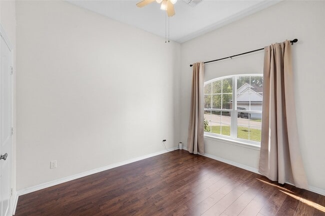 Building Photo - 111 Harbour Town Cir