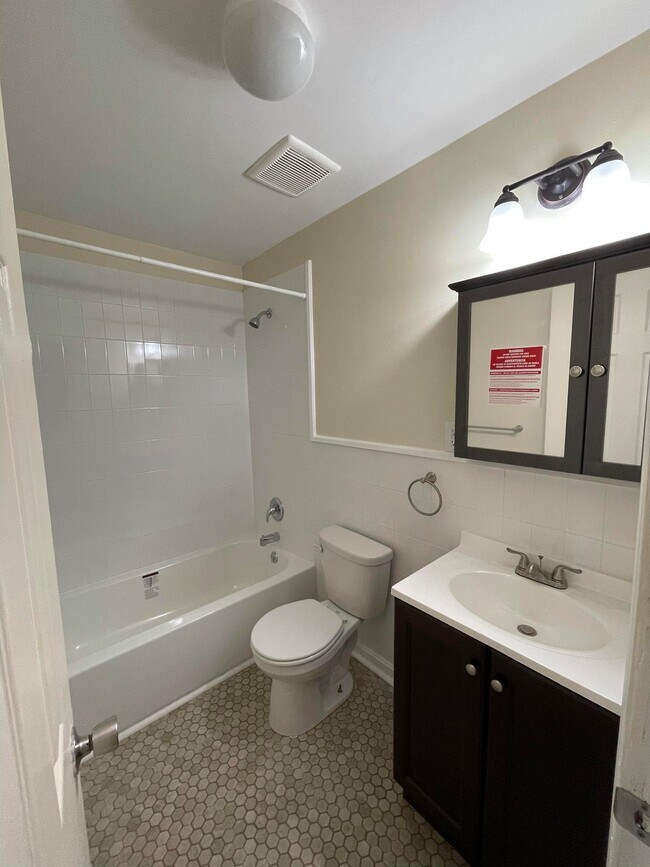 Building Photo - 518-524-524 John F. Kennedy Blvd