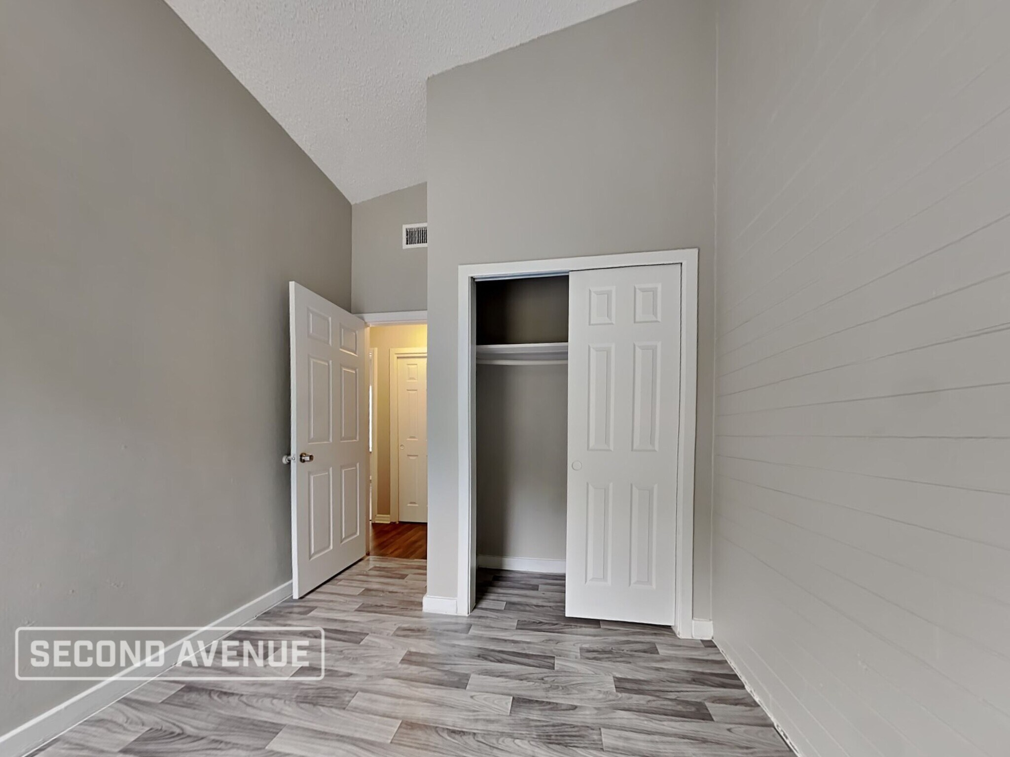 Building Photo - 3815 Rendale Dr N