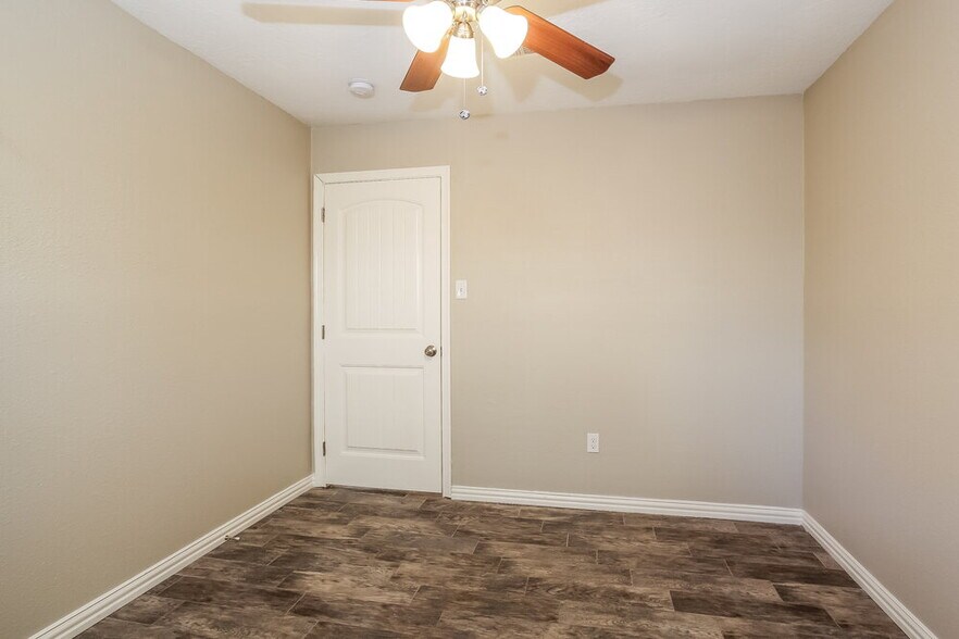 Building Photo - 10806 Clear Fork Dr