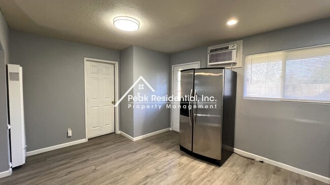 Building Photo - Carmichael 2bd/1ba Duplex near Manzanita & Auburn Blvd