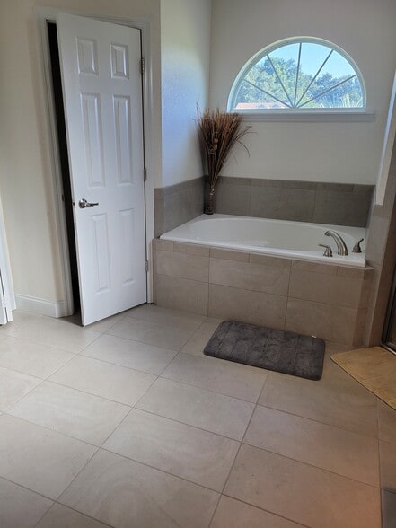 Whirlpool bath - 116 Sunrise Hill Ln