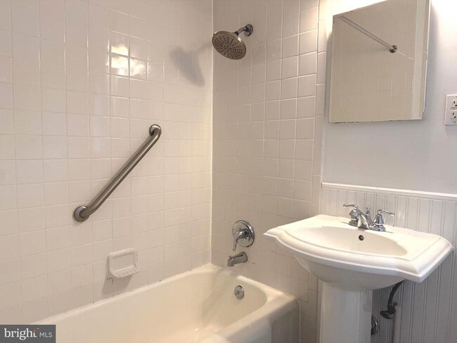 Building Photo - 3211 Ravensworth Pl