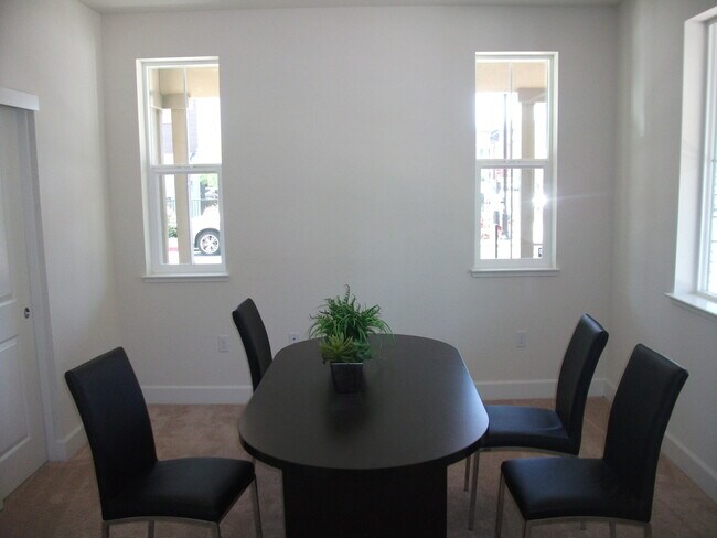 Building Photo - New Townhouse 3 bed 3.5 bath In South San ...