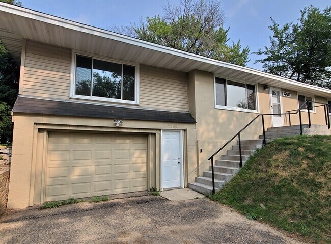 Primary Photo - 1760 City Heights Dr