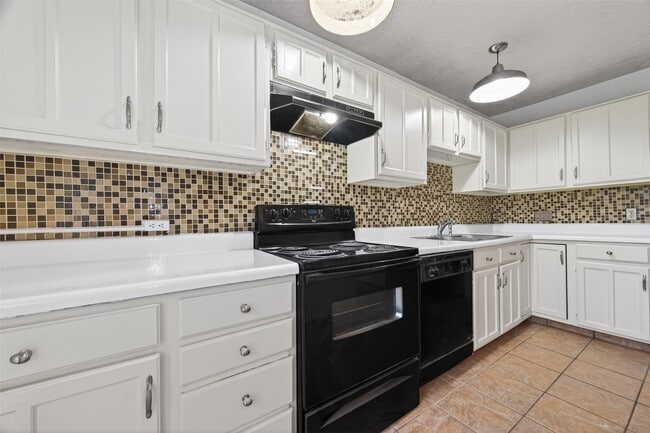 Building Photo - 13908 Cravenridge Dr