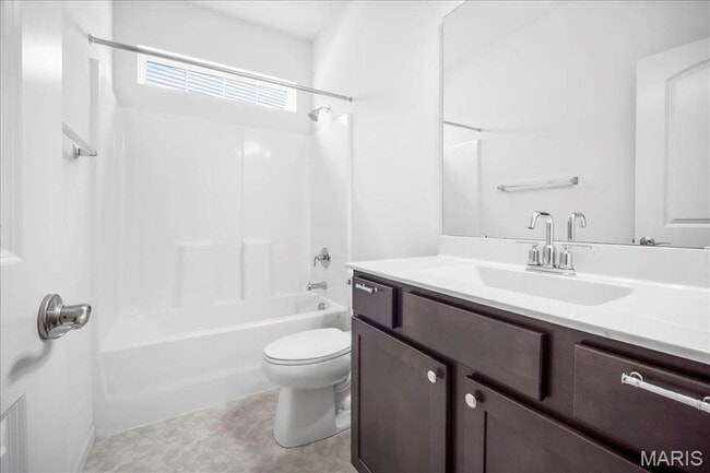 Building Photo - Stunning 3-bedroom, 2.5-bathroom home offe...