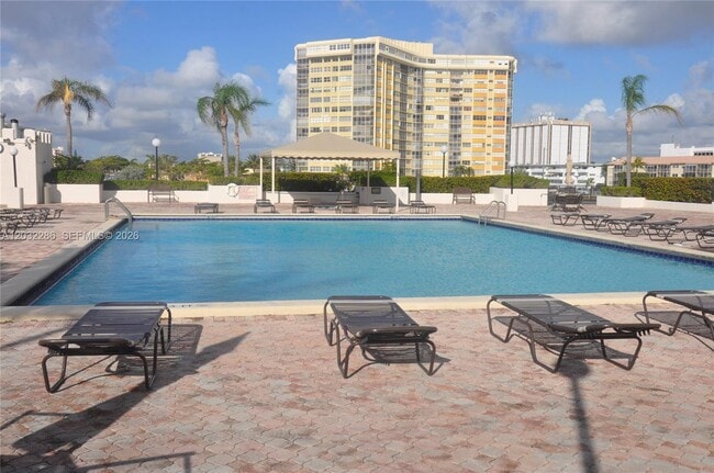 Building Photo - 1865 S Ocean Dr