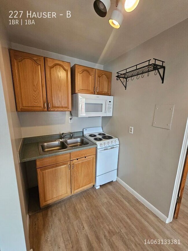 Building Photo - 227 Hauser-B