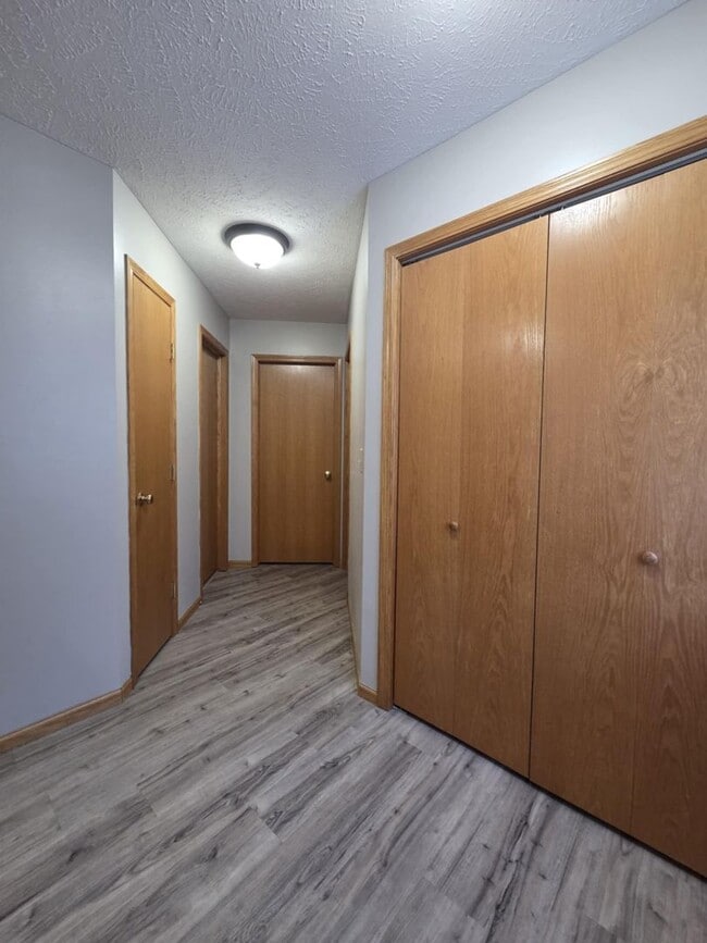 Building Photo - Spacious Town House for Rent