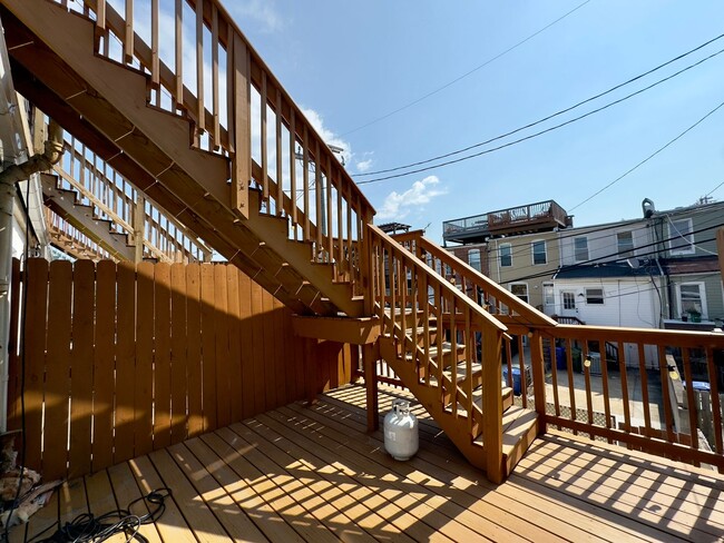 Building Photo - 415 S Bouldin St