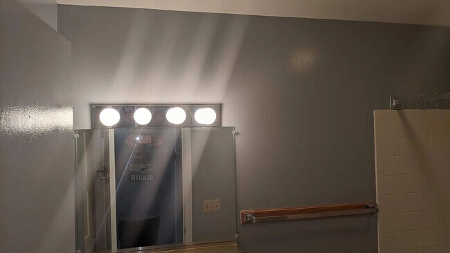 Building Photo - Quiet 1 Bedroom Convenient to Hershey Med and Attractions
