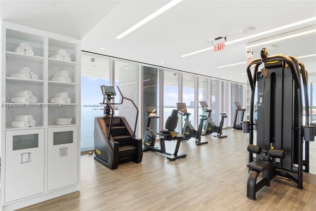 Building Photo - 700 NE 26th Terrace