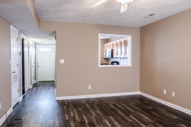 Building Photo - Pet Friendly Two Bedroom!