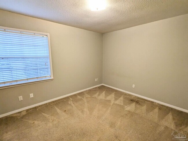 Building Photo - 5185 Hilltop Dr