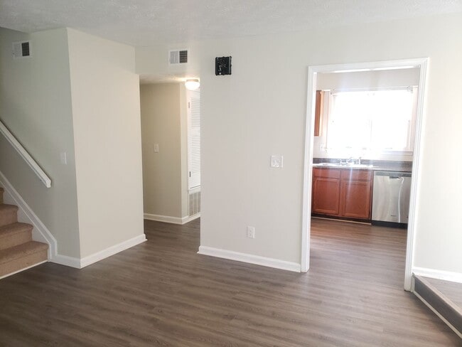Building Photo - 2BR Townhouse in Avondale