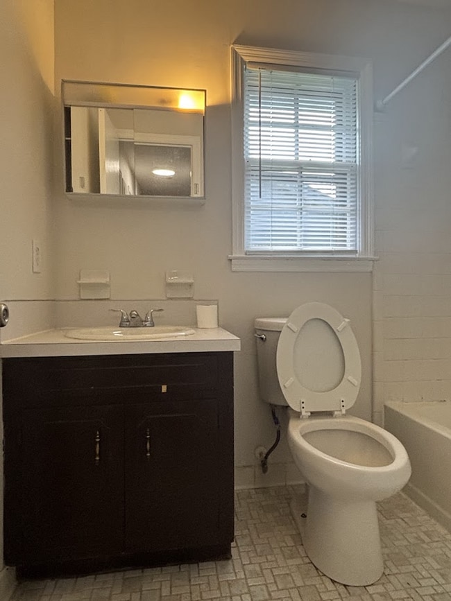 Building Photo - 3 Bed/2 Bath Ranch Style Home!