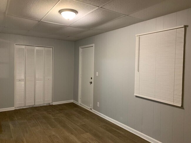 Building Photo - 324 Mays Ave