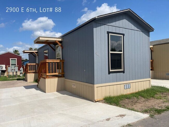 Building Photo - 2900 E 6th Ave