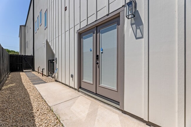 Building Photo - 8521 Brandon St