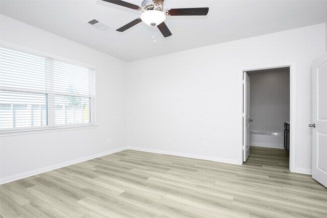 Building Photo - 432 Lone Rider Dr