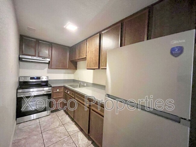 Building Photo - 2857 N Los Felices Rd