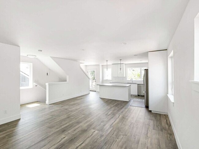 Building Photo - 3654 SE 67th Ave