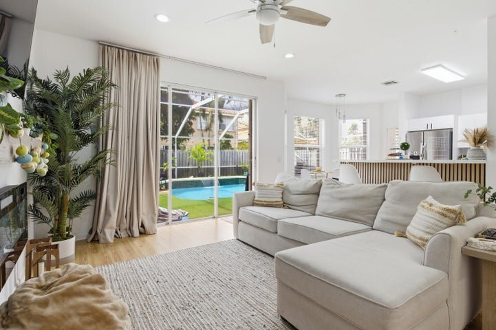 Building Photo - 7657 Thornlee Dr